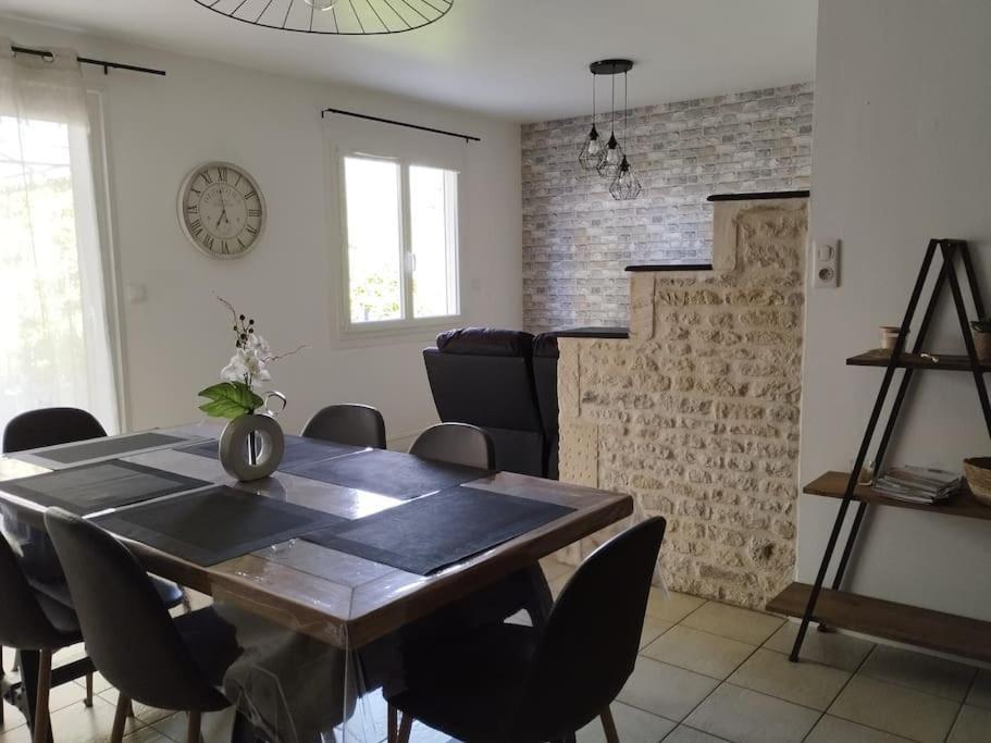 Gite Le Vieux Moulin Sansais Bagian luar foto