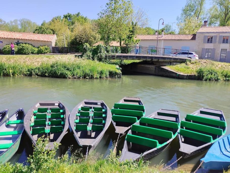 Gite Le Vieux Moulin Sansais Bagian luar foto