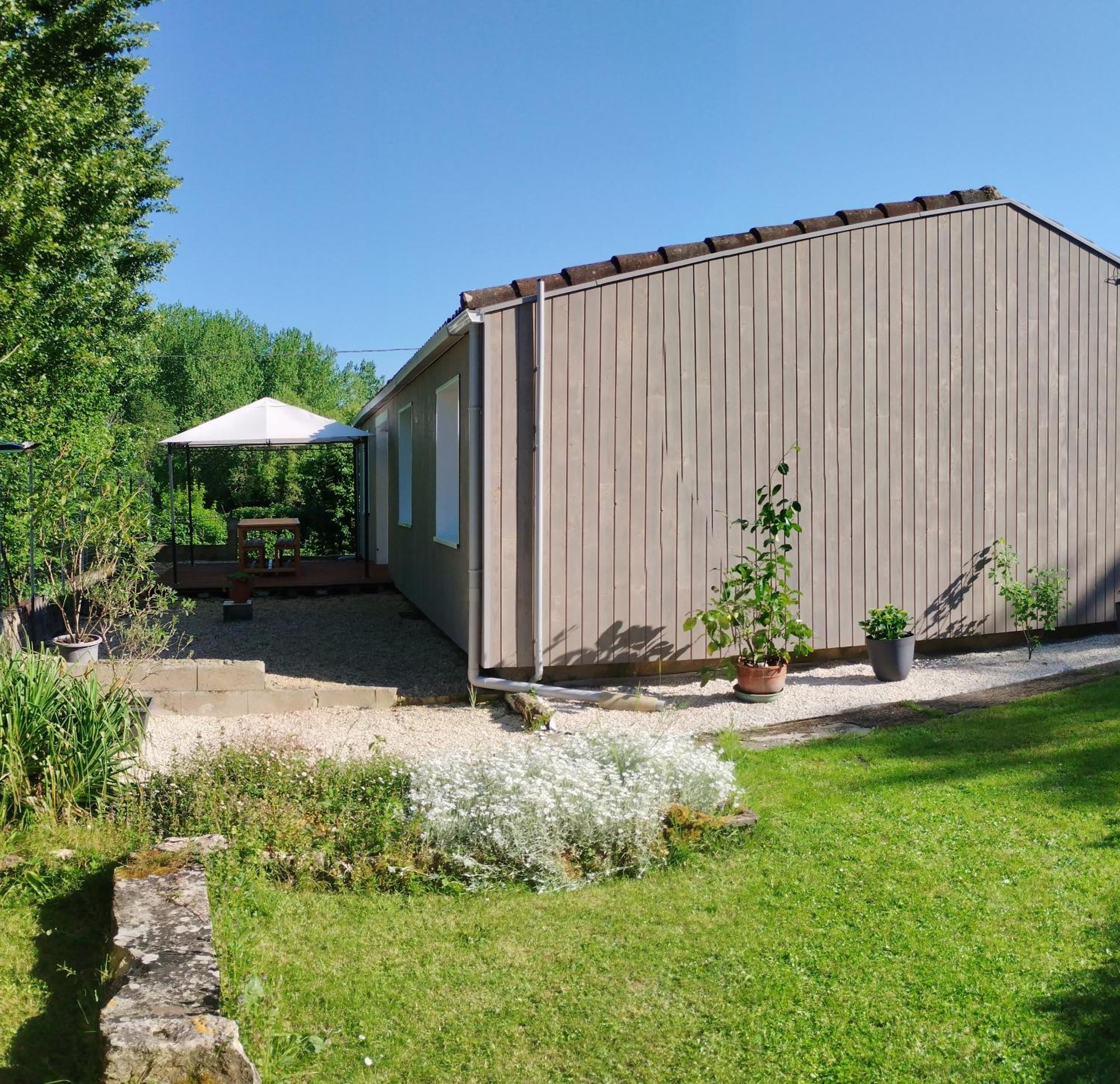 Gite Le Vieux Moulin Sansais Bagian luar foto